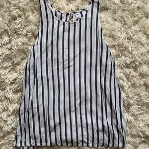 Casual tank top with keyhole back